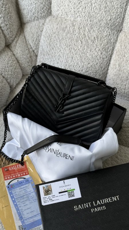 أسود شعار أسود