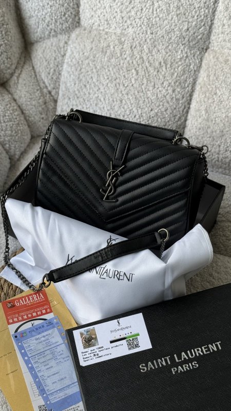 أسود شعار فضي