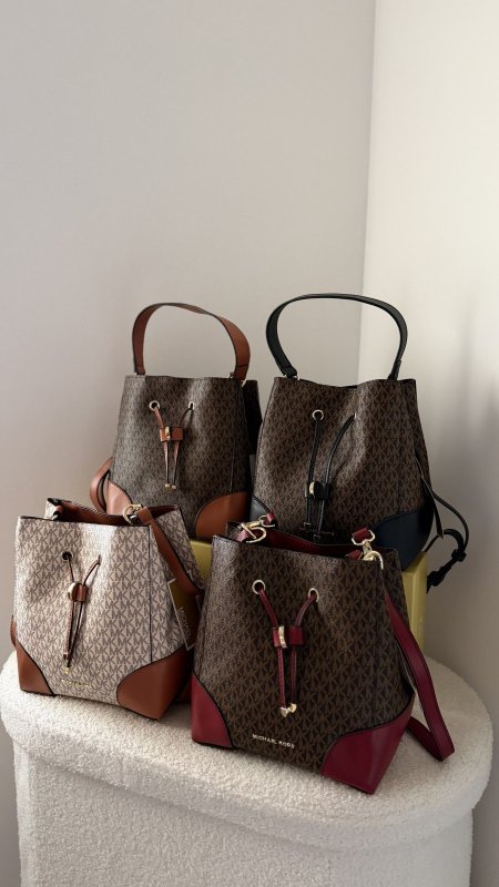 شنطة -MICHAEL KORS Mercer