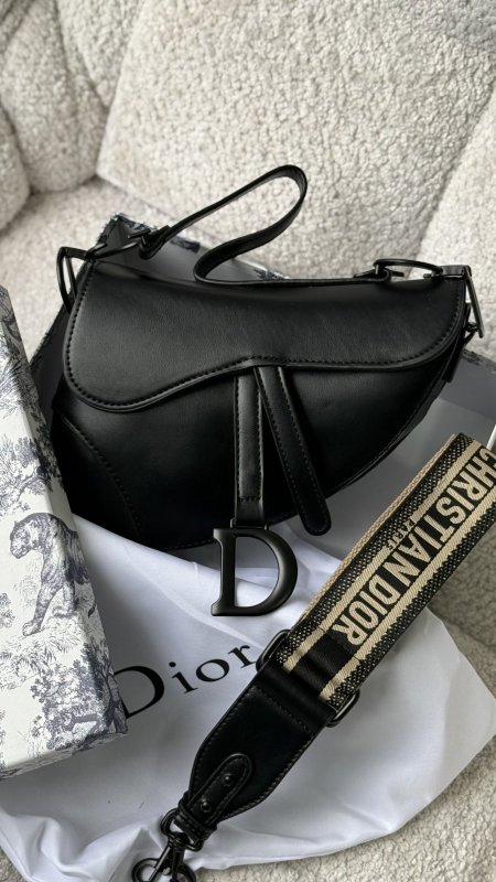 أسود ناعم / شعار أسود