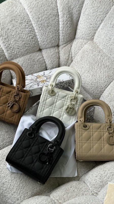 شنطة - Lady Dior 17cm / شامل علبة