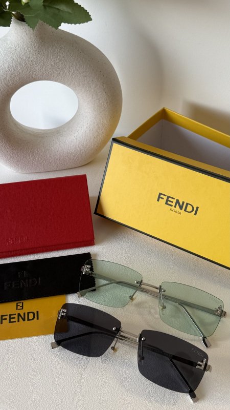 نظارة FENDI / شامل علبة مختومة