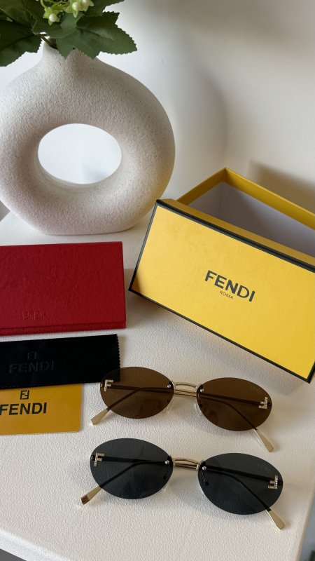 نظارة FENDI / شامل علبة مختومة