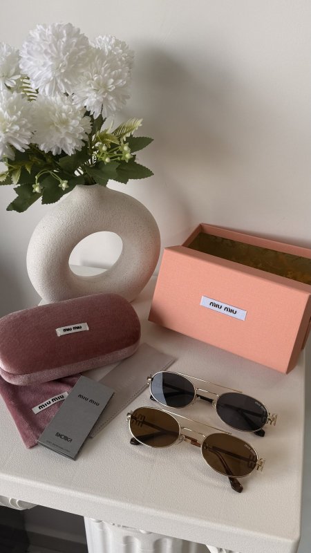 نظارة MIU MIU / شامل علبة مختومة