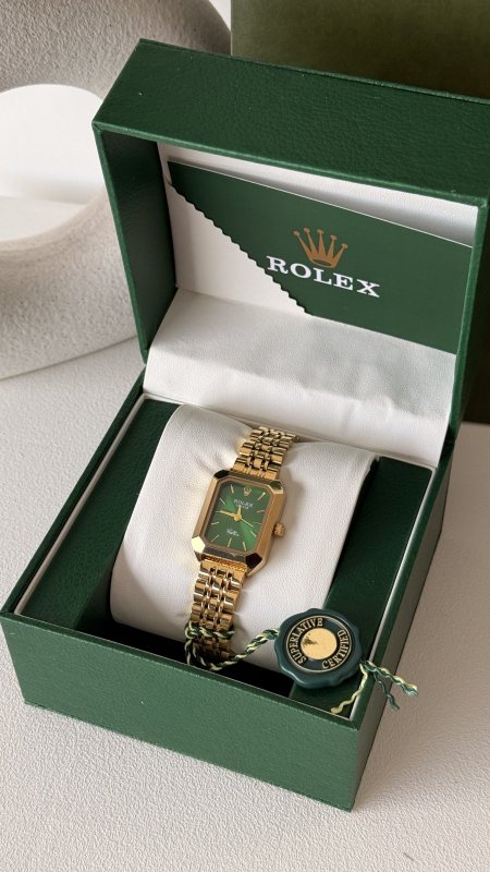 ذهبي / داخلية أخضر