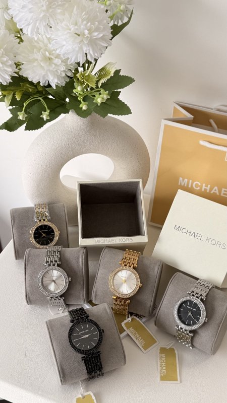ساعة - Micheal Kors / شامل علبة الشركة الاصلية