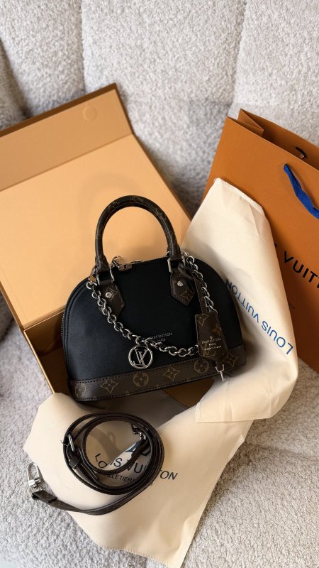 شنطة هرمي - LOUIS VUITTON ALMA/ شامل علبة