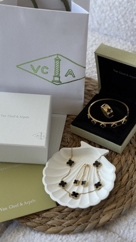 طقم van cleef ٤ قطع