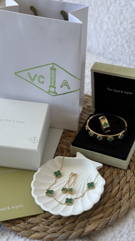 طقم van cleef ٤ قطع