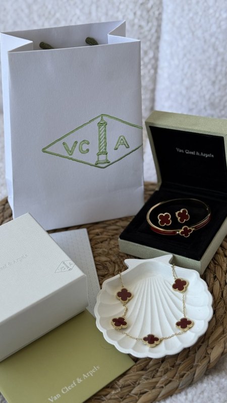 طقم van cleef ٣ قطع