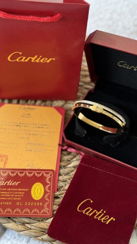 اسوارة CARTIER
