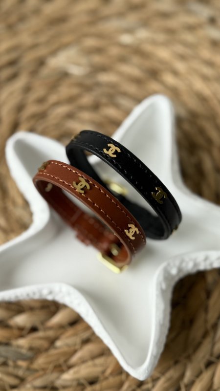 إسوارة chanel جلد