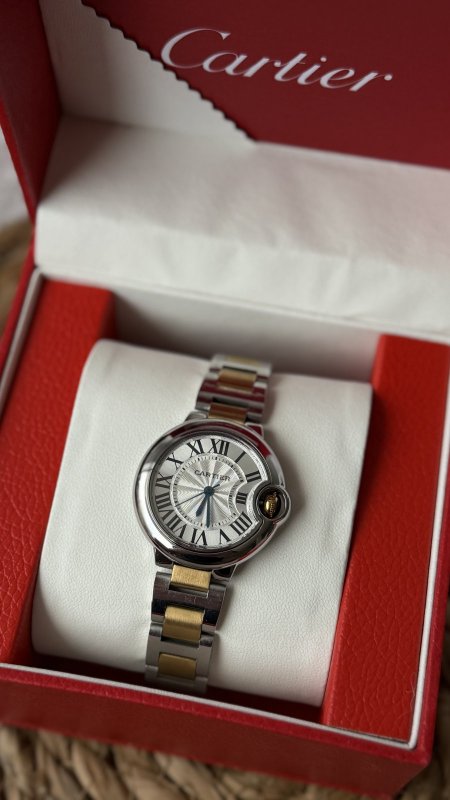 ساعة CARTIER  / شامل العلبة و الكيس