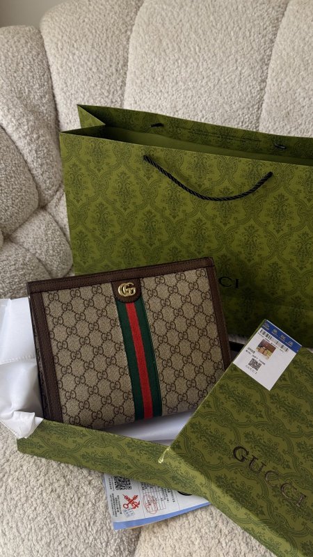 باوتش GUCCI / شامل علبة