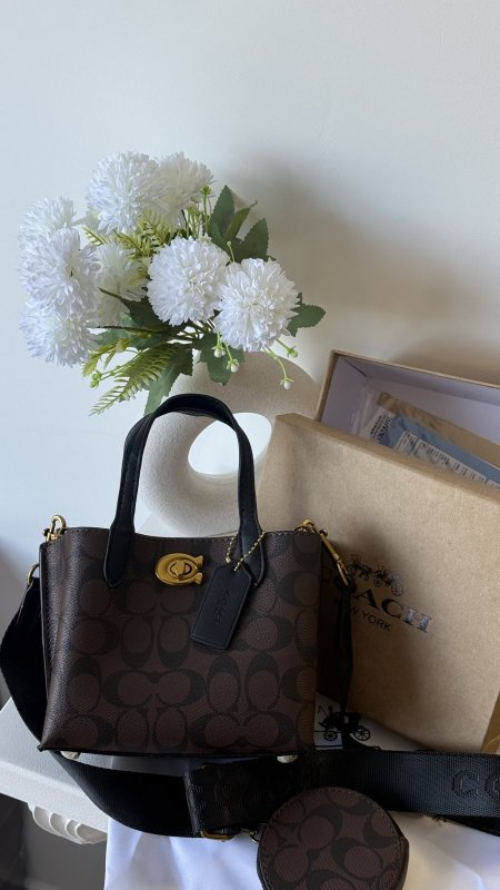 شنطة - Coach willow tote bag 18 / شامل علبة