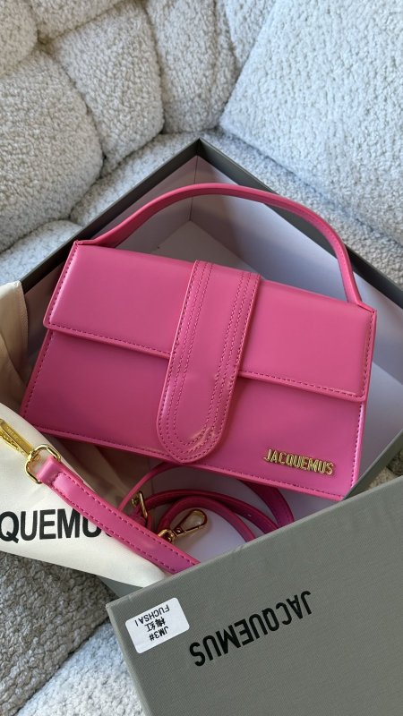 شنطة - JACQUEMUS / شامل علبة الشركة