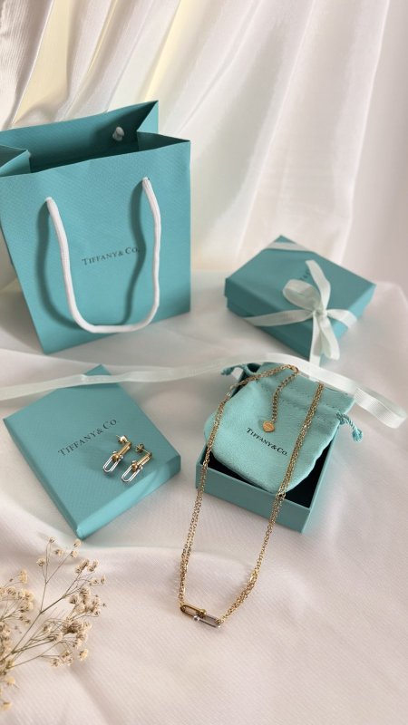 طقم TIFFANY / ( سنسال + حلق  ) شامل العلبة الأصلية والملحقات