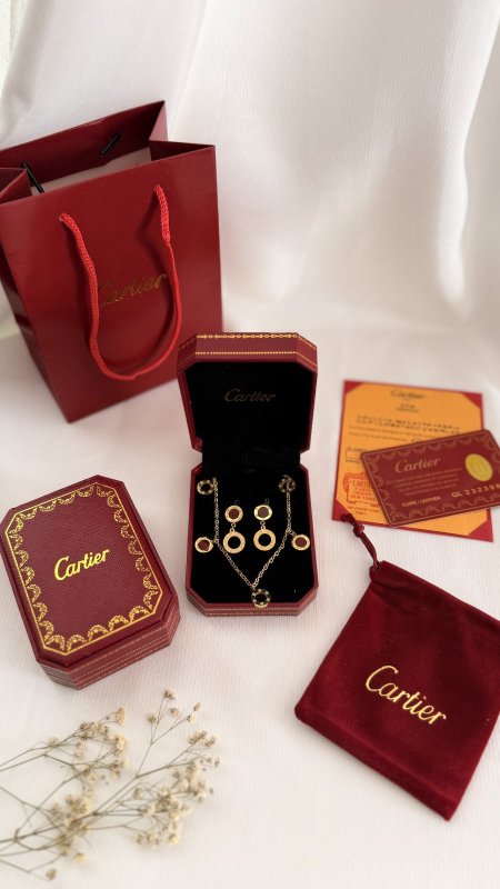 طقم CARTIER / ( سنسال + حلق  ) شامل العلبة الأصلية والملحقات