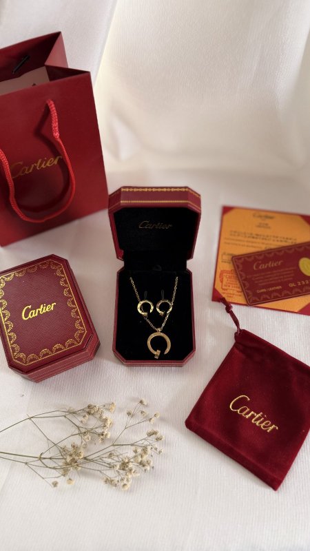 طقم CARTIER / ( سنسال + حلق  ) شامل العلبة الأصلية والملحقات