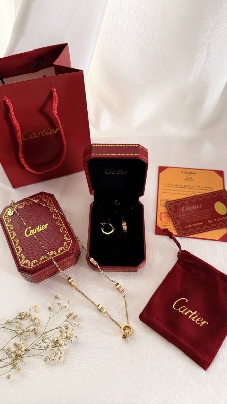 طقم CARTIER / ( سنسال + حلق  ) شامل العلبة الأصلية والملحقات