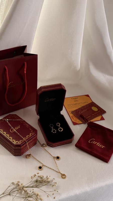 طقم CARTIER / ( سنسال + حلق  ) شامل العلبة الأصلية والملحقات