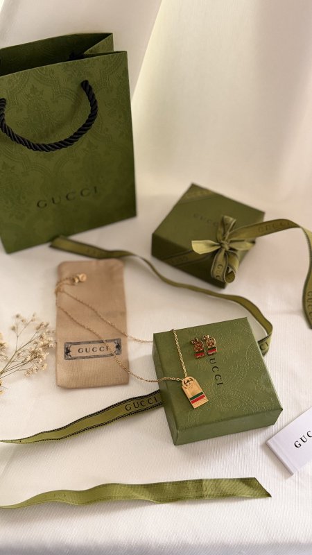 طقم GUCCI / ( سنسال + حلق  ) شامل العلبة الأصلية والملحقات