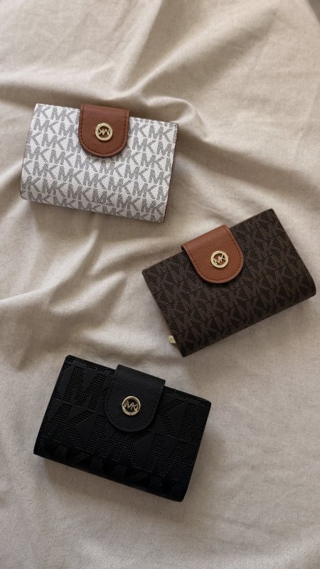جزدان MICHAEL KORS / شامل علبة