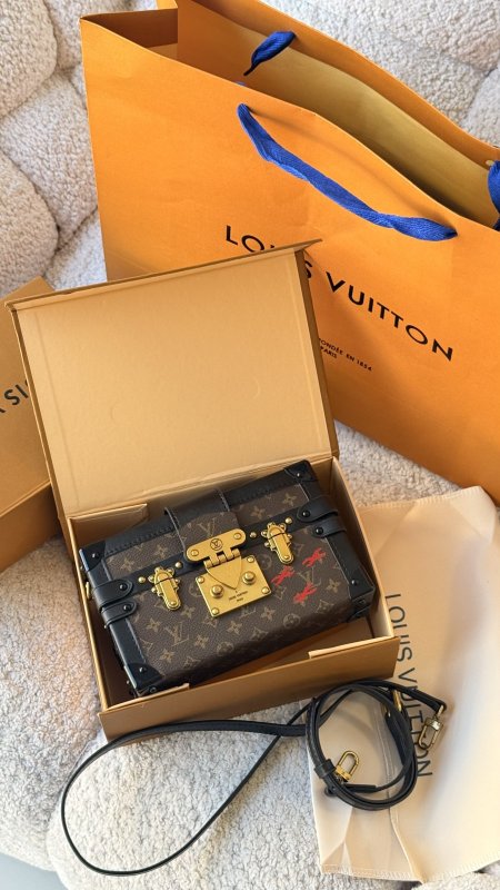 شنطة - Louis Vuitton Petite Malle ( limited edition)