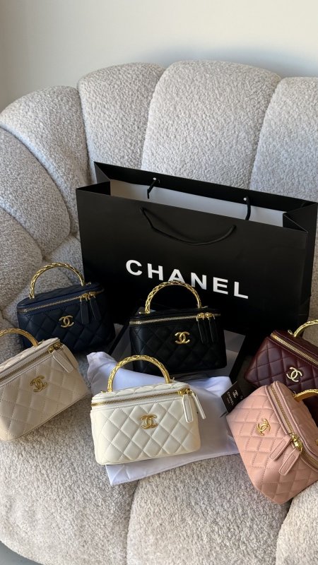 شنطة - CHANEL MAKEUP / شامل علبة