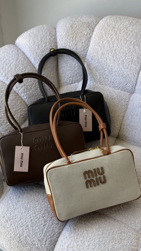 شنطة - MIU MIU Beau leather top-handle / غير شامل علبة