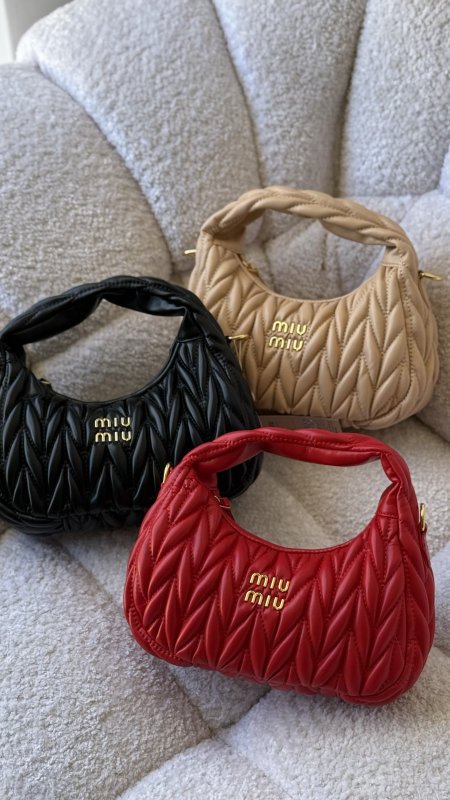 شنطة - MIU MIU Wander matelassé suede / شامل علبة