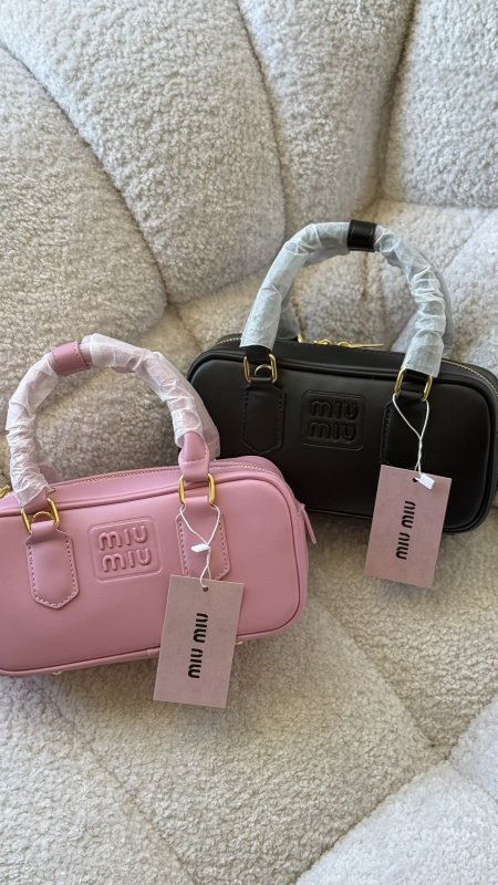شنطة - MIU MIU Arcadie leather bag / شامل علبة