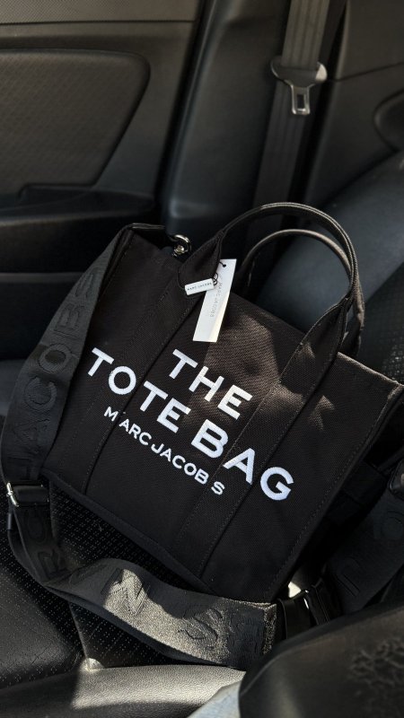 شنطة - MARC JACOBS MEDIUM SIZE