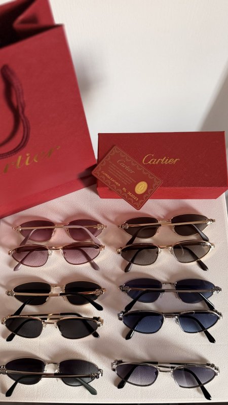 نظارة CARTIER / فل بكج علبة وكيس