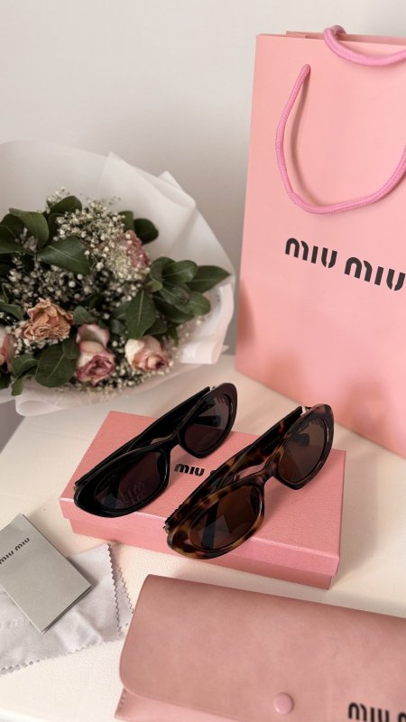 نظارة MIU MIU / فل بكج علبة وكيس