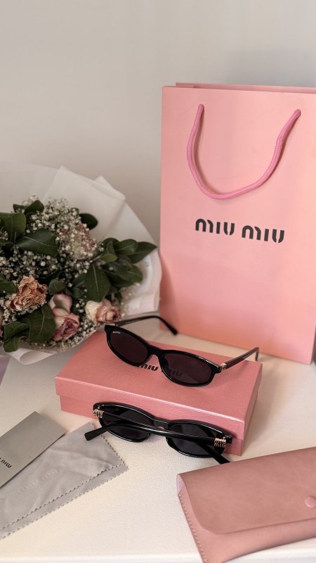 نظارة MIU MIU / فل بكج علبة وكيس