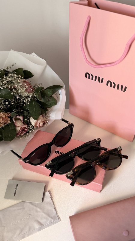 نظارة MIU MIU / فل بكج علبة وكيس