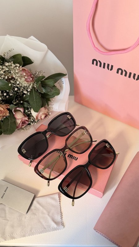 نظارة MIU MIU / فل بكج علبة وكيس