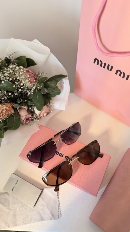 نظارة MIU MIU / فل بكج علبة وكيس
