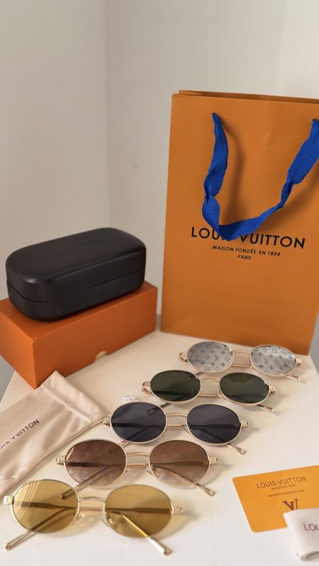 نظارة LOUIS VUITTON  / فل بكج علبة وكيس