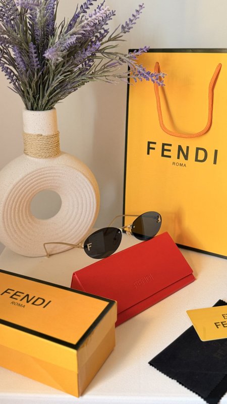 نظارة FENDI / فل بكج علبة وكيس