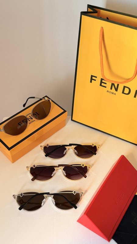 نظارة FENDI / فل بكج علبة وكيس