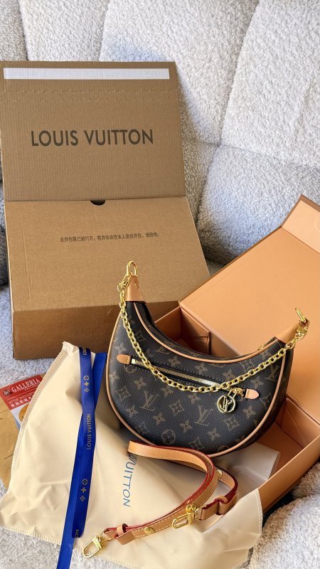 شنطة - Louis Vuitton Loop / بوكسين