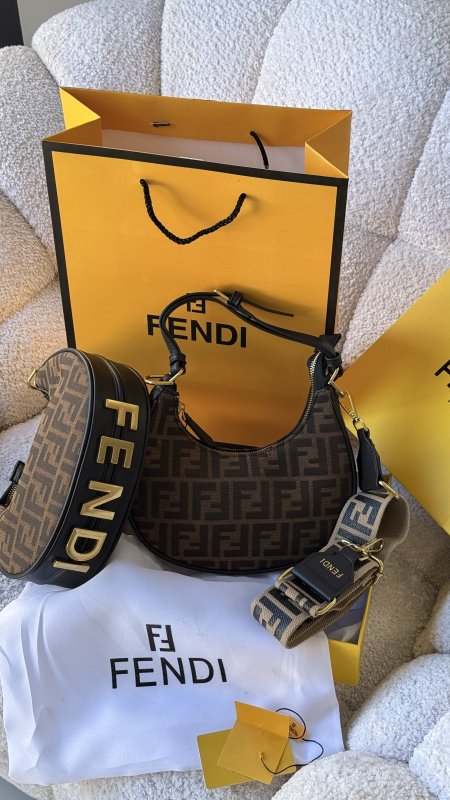 شنطة - Fendi Fendigraphy / شامل علبة