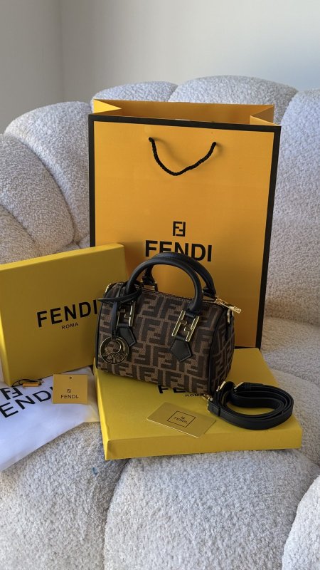 شنطة - Fendi Boston / شامل العلبة
