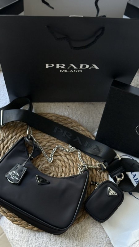 شنطة - Prada nylon re-edition 2005 / شامل علبة وكيس