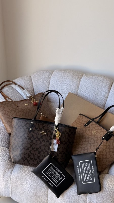 شنطة - Coach Large reversible City Tote ( دبل فيس )/ شامل بوكس