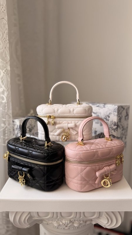 شنطة - Dior Mini Vanity / شامل علبة