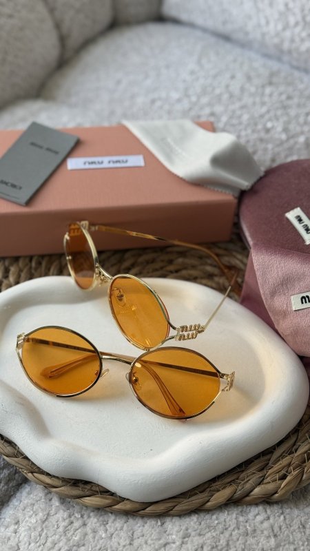 نظارة MIU MIU / شامل علبة مختومة