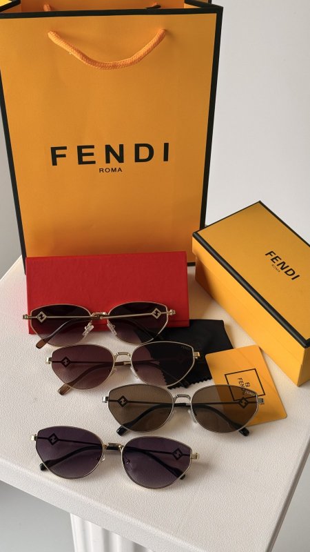 نظارة FENDI / فل بكج علبة وكيس